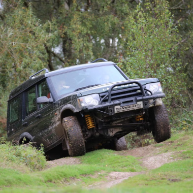 Land rover discovery going up hill